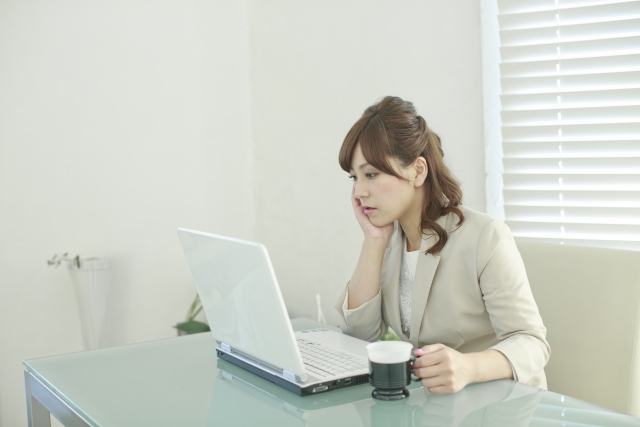 デスクワーク女子必見！座りっぱなしが早く老ける理由